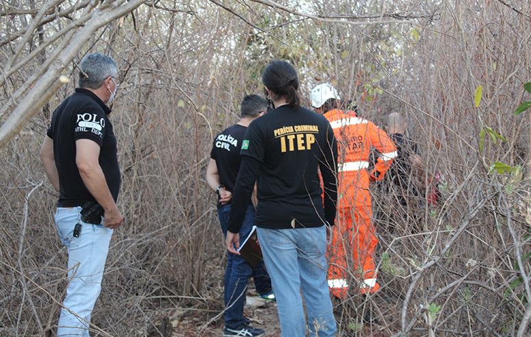 Corpo de mulher &eacute; encontrado em cova rasa em mossor&oacute;; 9 suspeitos do assassinato s&atilde;o presos