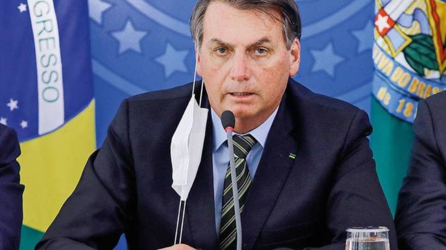 Bolsonaro anuncia ‘auxílio diesel’ de r$ 400 para caminhoneiros