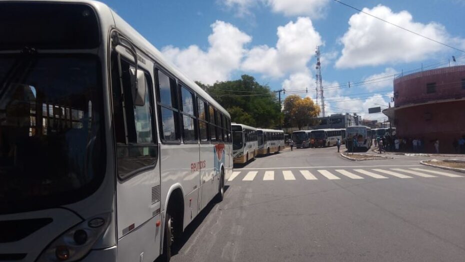 Rodoviários fazem paralisação no baldo; linhas de ônibus da região são afetadas