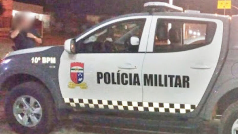 Jovem passeia na rua mostrando arma, é abordada pela pm do rn e revela relação com inimigos