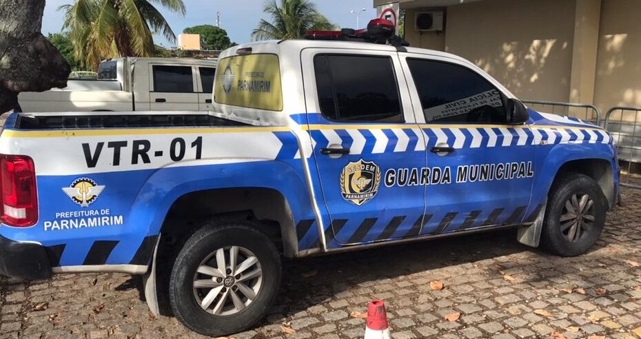 Criminosos tomam carro de assalto e motorista de aplicativo de refém em paRio Grande do Norteamirim