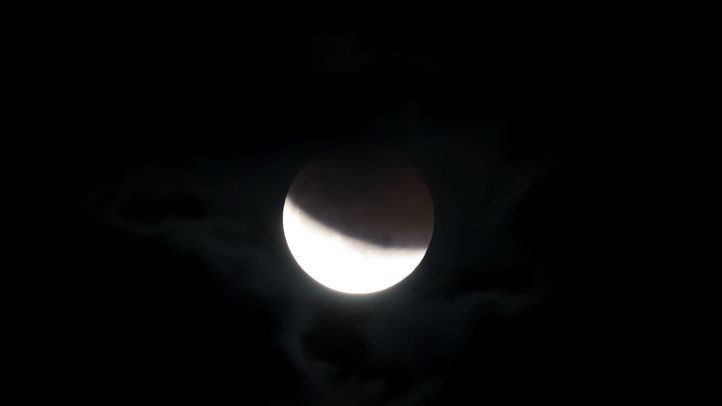Eclipse lunar mais longo do século ocorre neste mês; saiba como ver