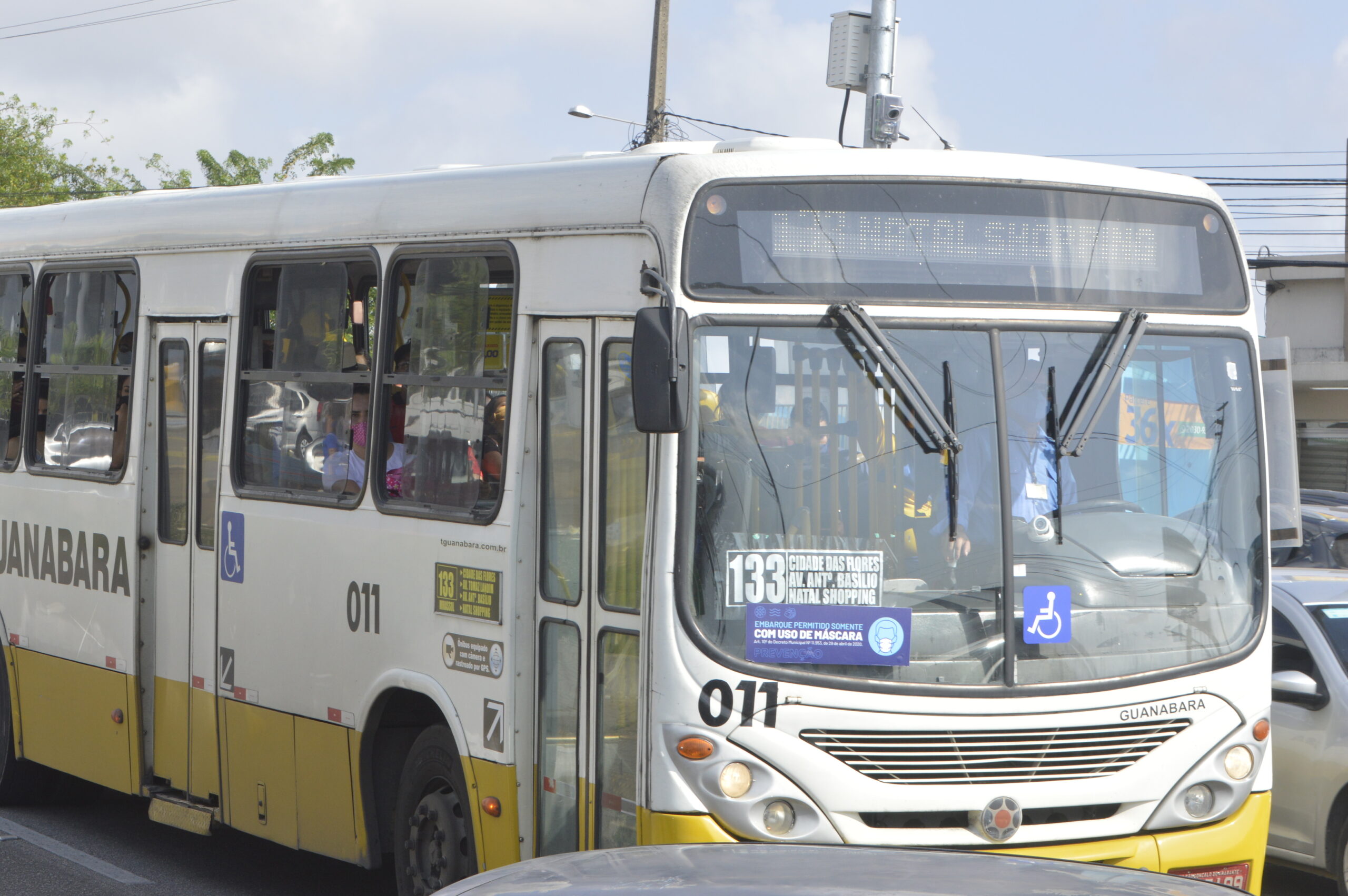 VÍDEO: Motorista abandona ônibus após confusão na Zona Leste de Natal, diz  passageira