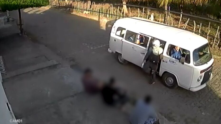 Bandidos usam kombi em assalto a trabalhadores de uma construtora na grande Natal RN