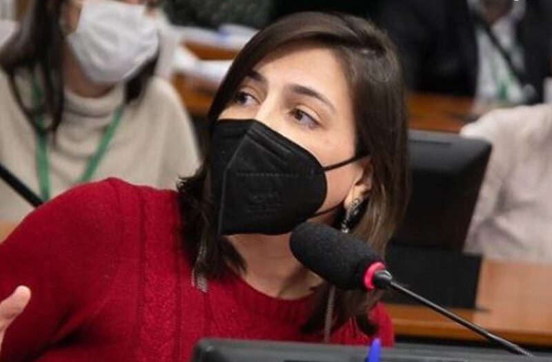 Natália bonavides afirma que houve censura no enem e chama o ministro de mentiroso