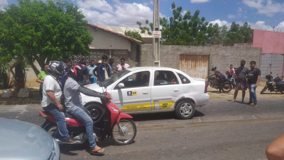 Mãe e filho são mortos após bandidos efetuarem disparos contra carro de motorista de aplicativo em mossoró