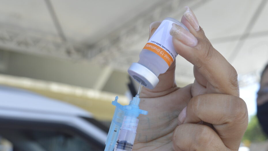 Homem toma sete doses da vacina da Covid-19 para vender passaporte sanitário e é preso - Agora RN