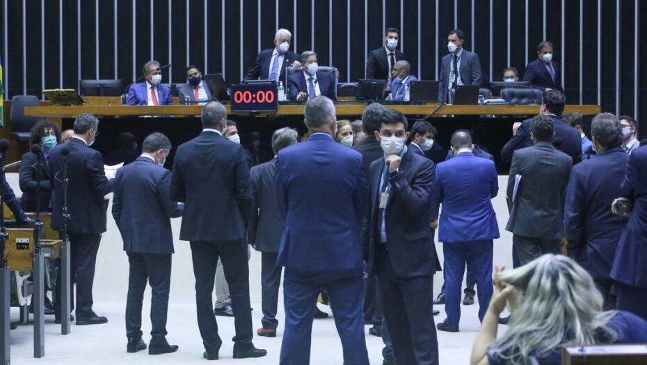Com apoio do pl, câmara derruba veto de bolsonaro e retoma fundo eleitoral de r$ 5,7 bi para 2022 | notícias do rio grande do norte Com apoio do PL, Câmara derruba veto de Bolsonaro e retoma fundo eleitoral de R$ 5,7 bi para 2022 - Agora RN