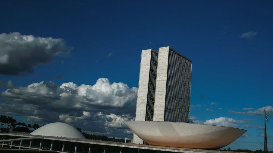 Senado aprova mp que cria o auxílio brasil, financiado pela pec dos precatórios