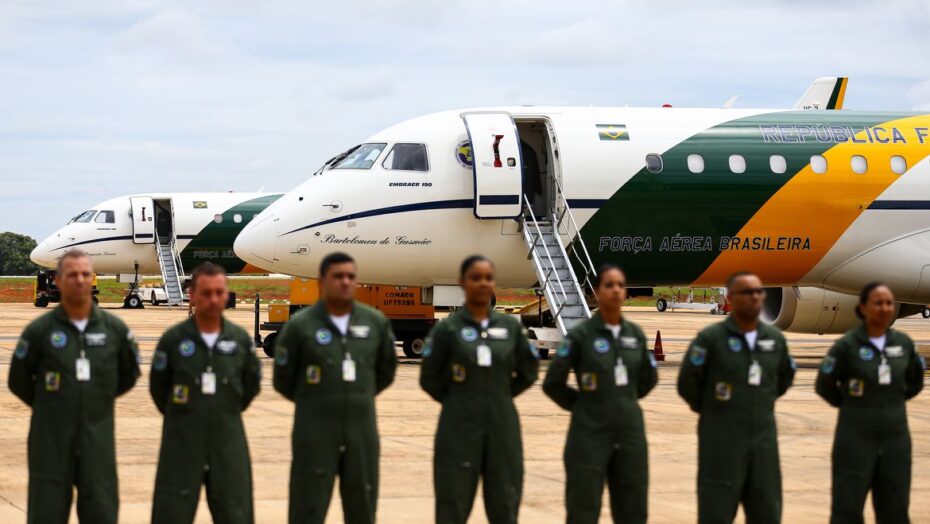 avioes fab resgate brasileiros china 050220 6251