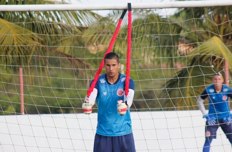 Goleiro do américa de natal testa positivo para a covid-19 e está em isolamento social | notícias do rio grande do norte Goleiro do América de Natal testa positivo para a Covid-19 e está em isolamento social - Agora RN