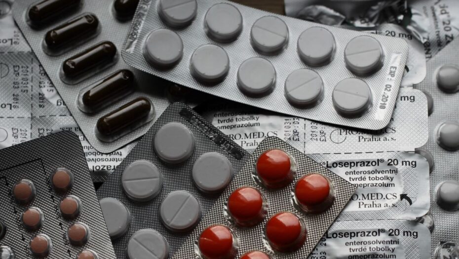 Surto de gripe aumenta busca por medicamentos nas farmácias; especialista destaca riscos da automedicação - Agora RN