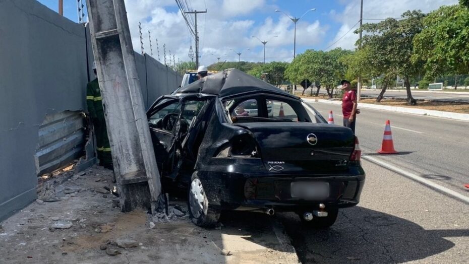 Motorista perde o controle, atinge muro de motel e fica ferido em Natal - Agora RN