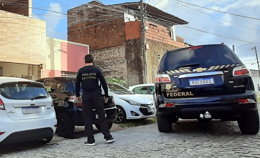 Operação da Polícia Federal prende suspeito e combate facção criminosa que atua no RN - Agora RN