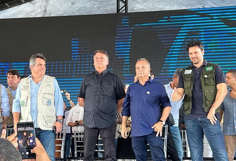 Ao lado de bolsonaro, marinho se despede de ministério: "o que a vida quer da gente é coragem" | notícias do rio grande do norte Ao lado de Bolsonaro, Marinho se despede de ministério: "o que a vida quer da gente é coragem" - Agora RN