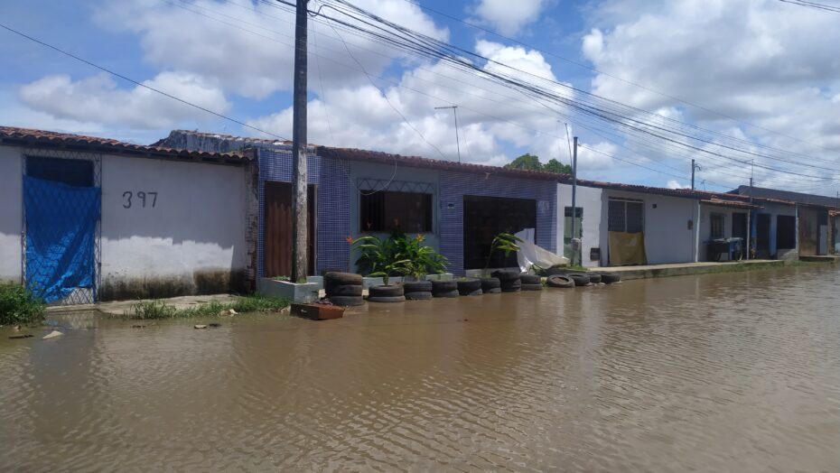 Sem asfalto em ruas, moradores do Parque Floresta sofrem com alagamentos - Agora RN