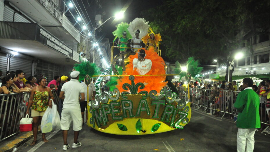 Escolas de samba de Natal fazem desfile fora de época neste feriado - Agora RN