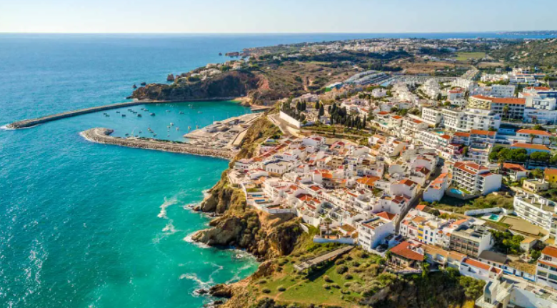Em portugal, turismo precisa de 3 mil empregados e faz apelo aos brasileiros: "venham trabalhar" | notícias do rio grande do norte Em Portugal, turismo precisa de 3 mil empregados e faz apelo aos brasileiros: "Venham trabalhar" - Agora RN