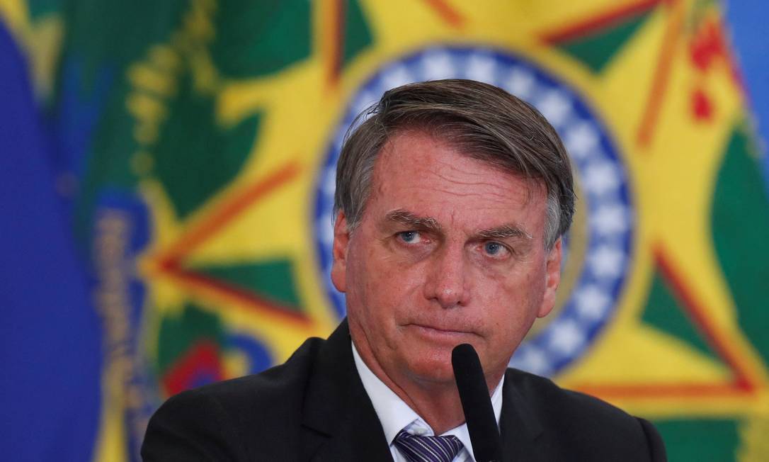 98390228 Brazils President Jair Bolsonaro speaks during a farewell ceremony of his Ministers at