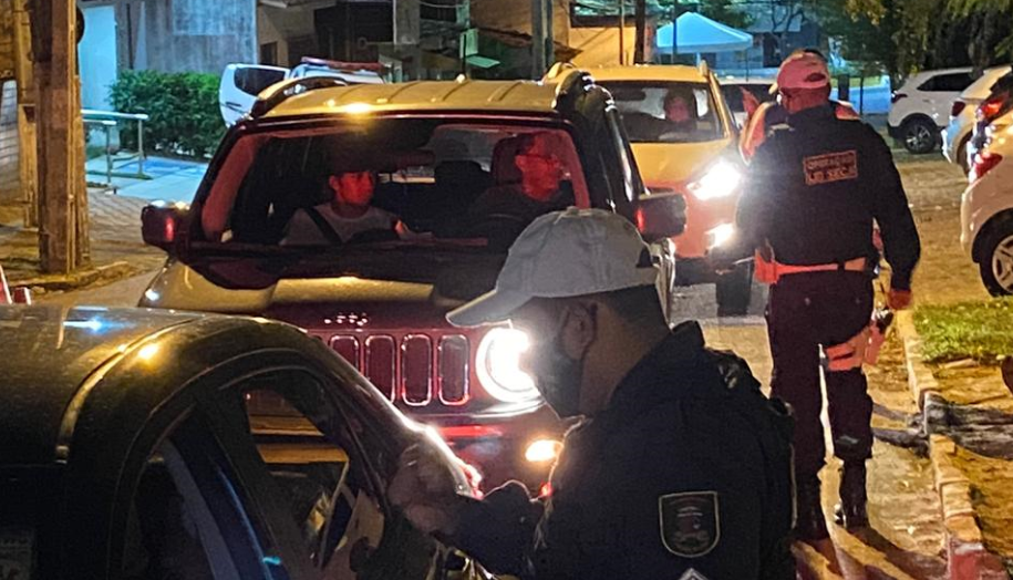 Prisões foram realizadas durante as operações da Lei Seca na madrugada de terça, 19 - Agora RN