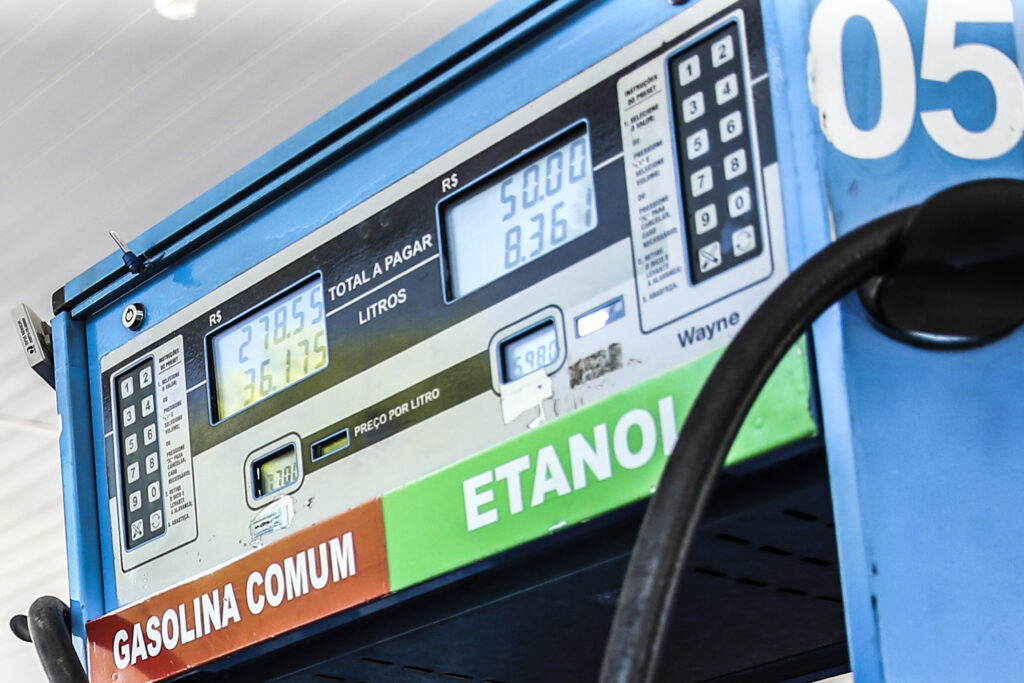 Governo prorroga por mais 30 dias subvenção de R$ 2,12 por litro ao diesel