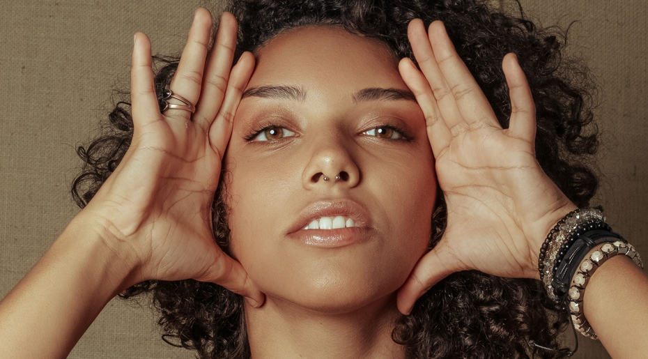 Alice carvalho lança 3º livro da carreira | notícias do rio grande do norte Alice carvalho