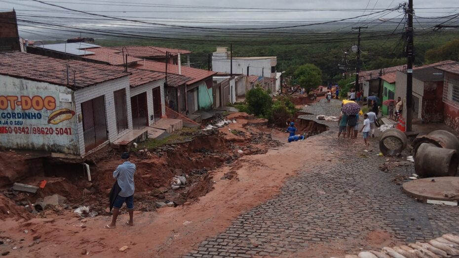 Alto volume de chuvas abre outra cratera no bairro de felipe camarão, zona oeste de natal | notícias do rio grande do norte WhatsApp Image 2022 07 03 at 15.43.58