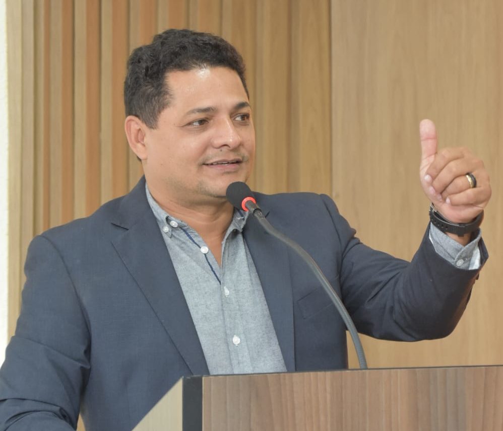 Prefeito Eraldo Paiva anuncia aumento salarial para servidores