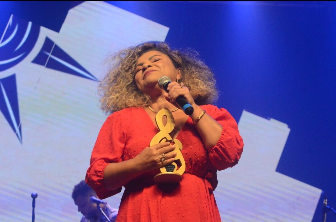 Cantora Khrystal também se apresenta durante programação de São João. Foto: José Aldenir