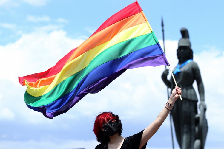 Igreja Anglicana estuda permitir bênção a casais gays mantendo veto a casamentos