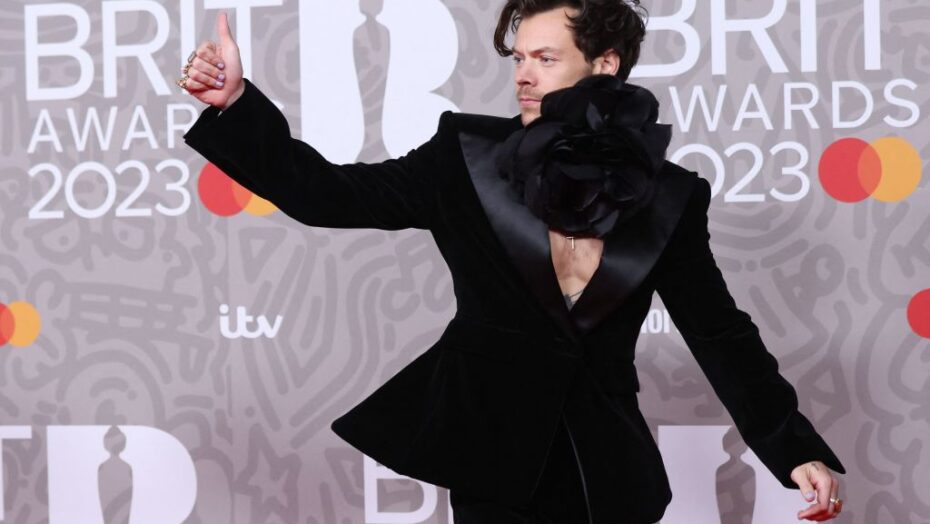 Harry Styles e flagrado beijando esta celebridade no Brit Awards