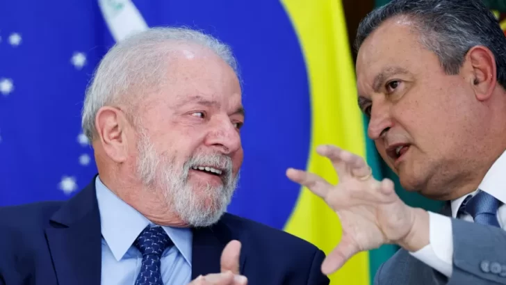 Presidente Lula ao lado do ministro da Casa Civil, Rui Costa Imagem: 10.mar.23 - Adriano Machado/Reuters