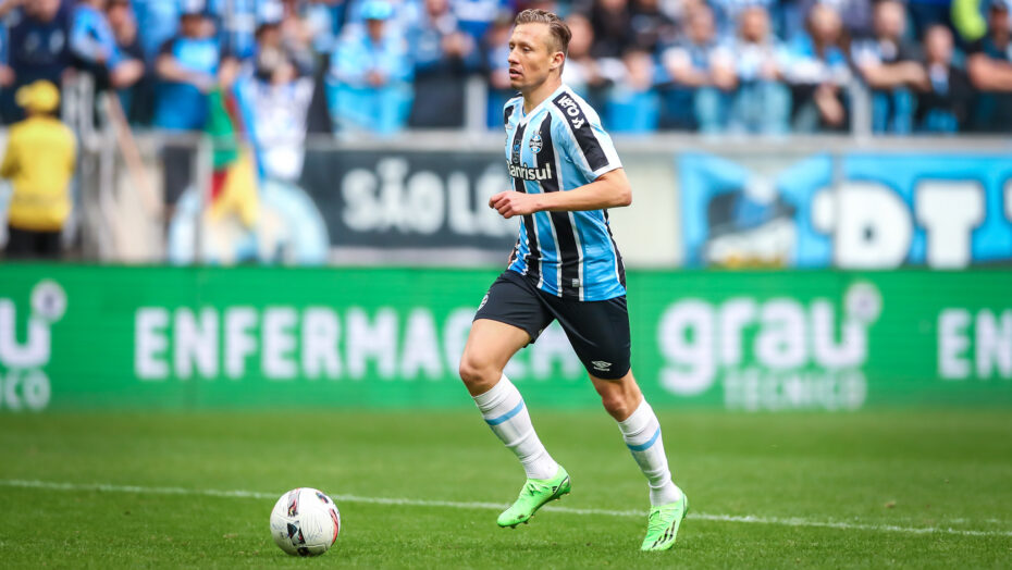 Lucas Leiva 5