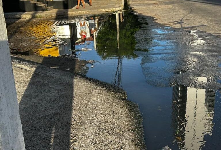 Esgoto a céu aberto deixa mau cheiro na rua trairi, prejudica moradores, e caern ignora problema | notícias do rio grande do norte WhatsApp Image 2023 04 18 at 17.07.39
