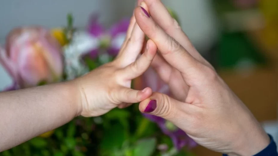 Por que s&oacute; para a m&atilde;e &eacute; natural cuidar?', questiona ju&iacute;za do Trabalho