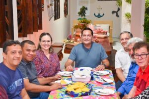 Deputado Ezequiel Ferreira reunido com lideranças políticas de Areia Branca-RN - Foto: Divulgação