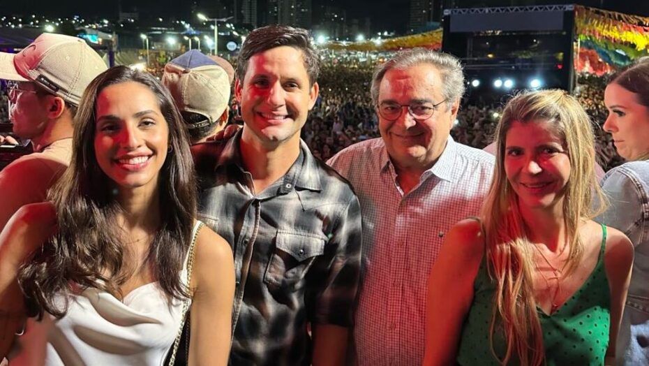 Rafael Motta posou para fotos com o prefeito Álvaro Dias (Republicanos). Foto: Reprodução/Redes sociais