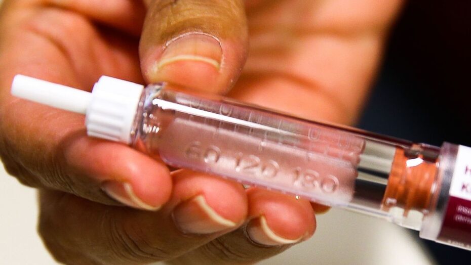 Exame da curva glicêmica; insulina,monitor de glicemia