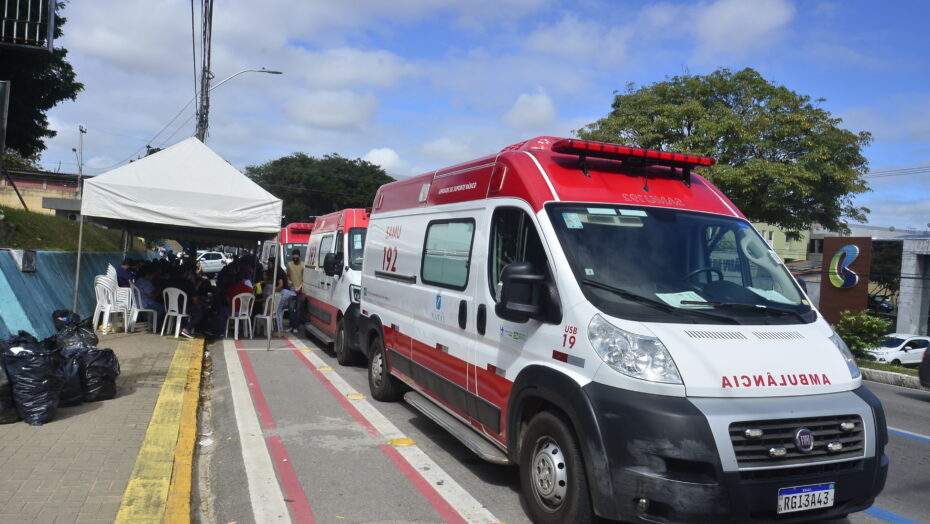 Ambulâncias do SAMU e Macas no Clóvis Sarinho (46)