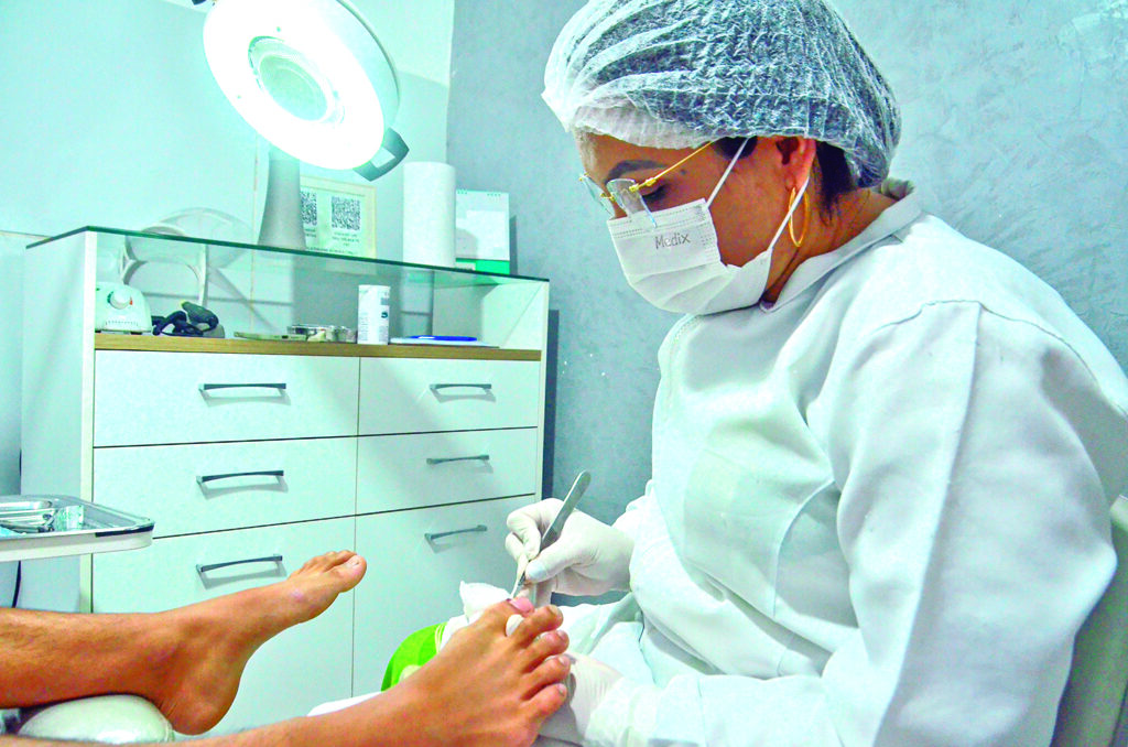 Após o curso no Senac, Vitória Alkidaiane recebeu oportunidades mas decidiu abrir o próprio negócio e prosperou - Foto: José Aldenir/Agora RN