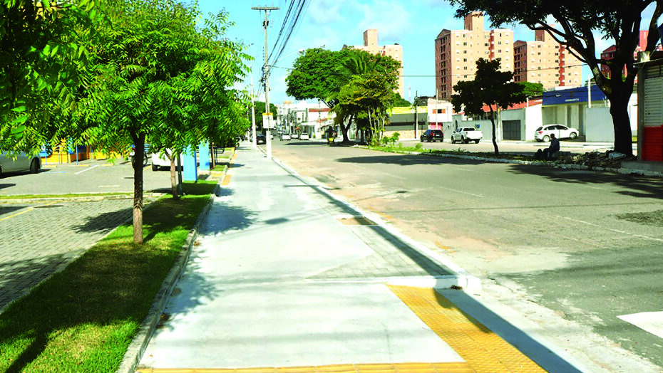Novas calçadas na av Amintas Barros mobilidade foto Joana Lima