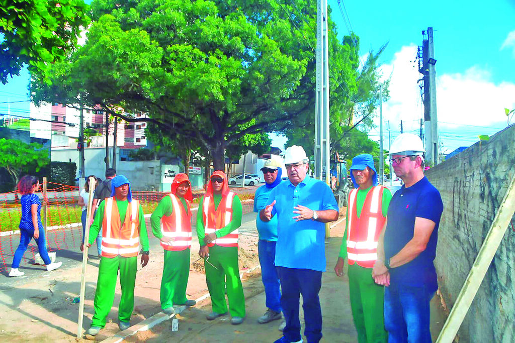 Álvaro Dias, Prefeito de Natal, faz visita e verifica andamento de obra que garante mobilidade na Avenida São José - Foto: Joana Lima / prefeitura do Natal RN