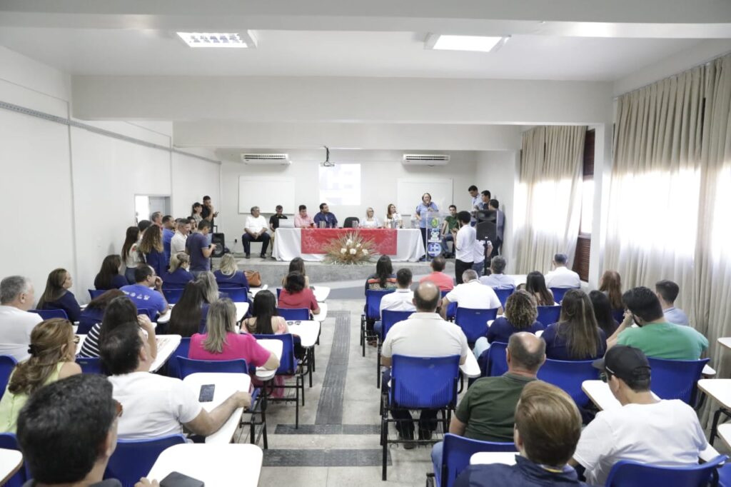 Fátima assina ordem de serviço e autoriza início das obras para construir mais 24 leitos no Hospital de Caicó. Foto: Raiane Miranda/Agora RN