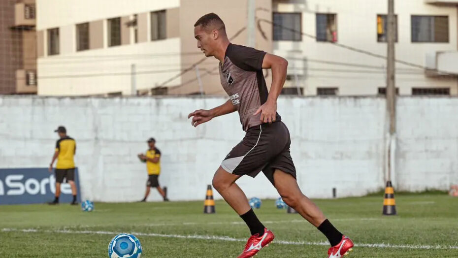 Volante veio do Avaí e assinou com o ABC; ele acredita na recuperação do clube