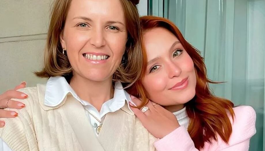 larissa manoela e mae