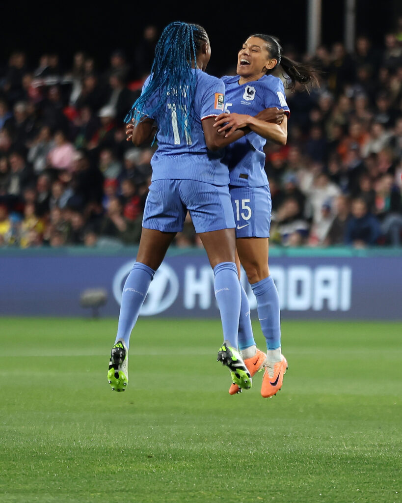 Francesas comemorando classificação para próxima fase / Foto: divulgação