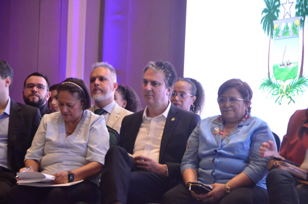 Ao lado de Fátima Bezerra, ministro Camilo Santana visita prédio em construção do IERN em Natal. Foto: José Aldenir/Agora RN
