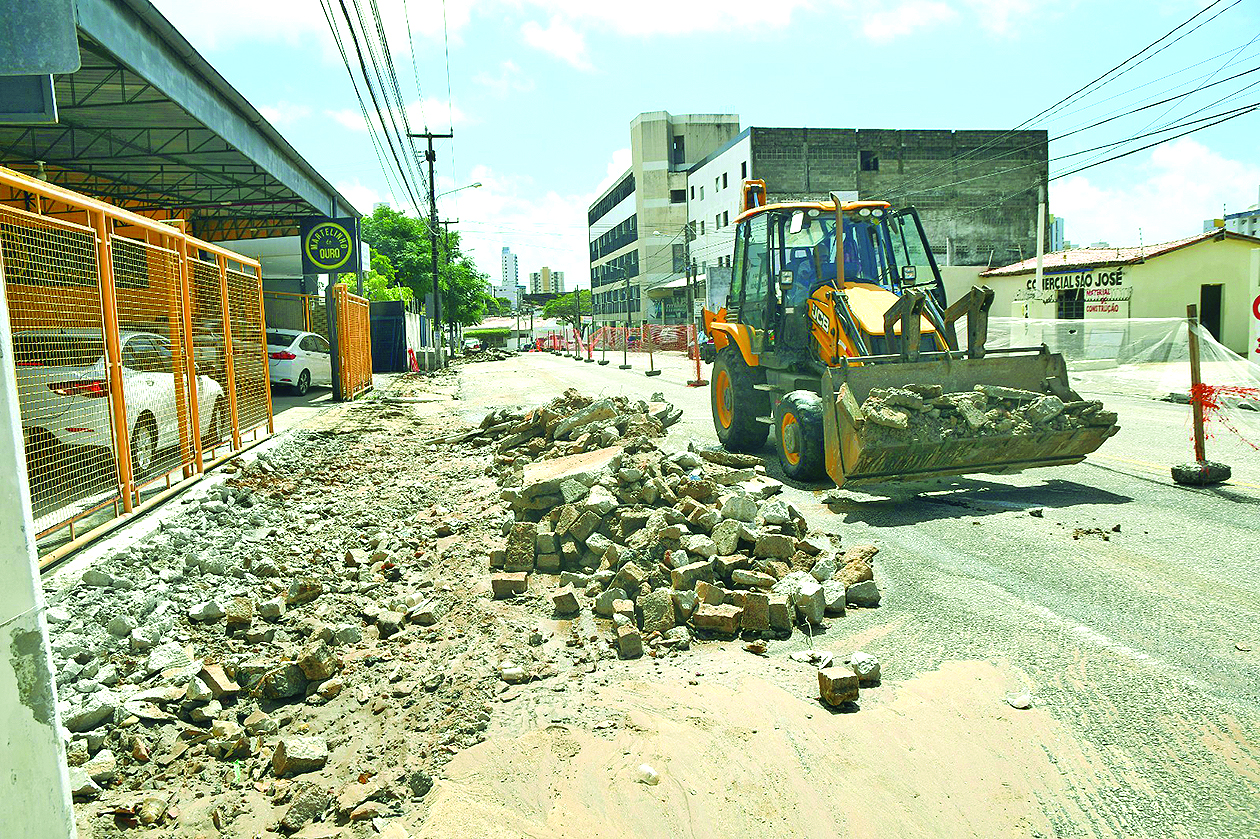 Obras viárias da Prefeitura recuperam avenidas