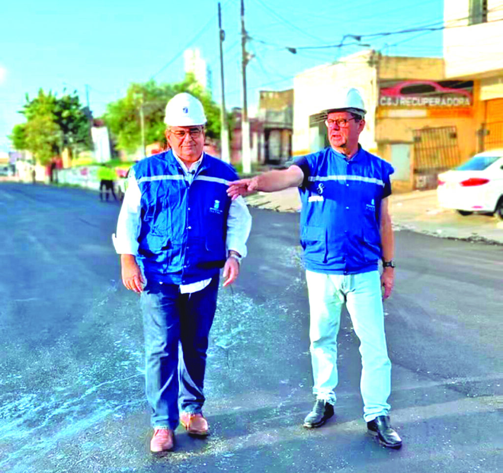 Álvaro Dias, Prefeito de Natal, fiscaliza obras de recapeamento asfáltico - Foto: Matheus Peres/Prefeitura do Natal
