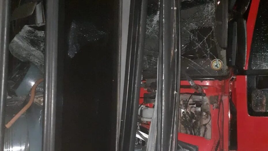 Veículos ficaram destruídos após a colisão registrada na cidade de Touros | Reprodução/Redes Sociais